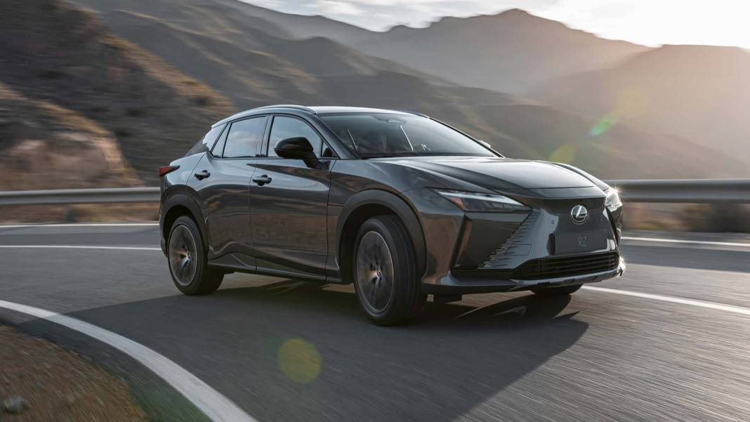 Lexus'tan Resmi Açıklama Geldi: RZ 450e Türkiye'de 3 Milyon 950 Bin Liraya Satılacak. İşte O Otomobilin Muhteşem Fotoğrafları 4